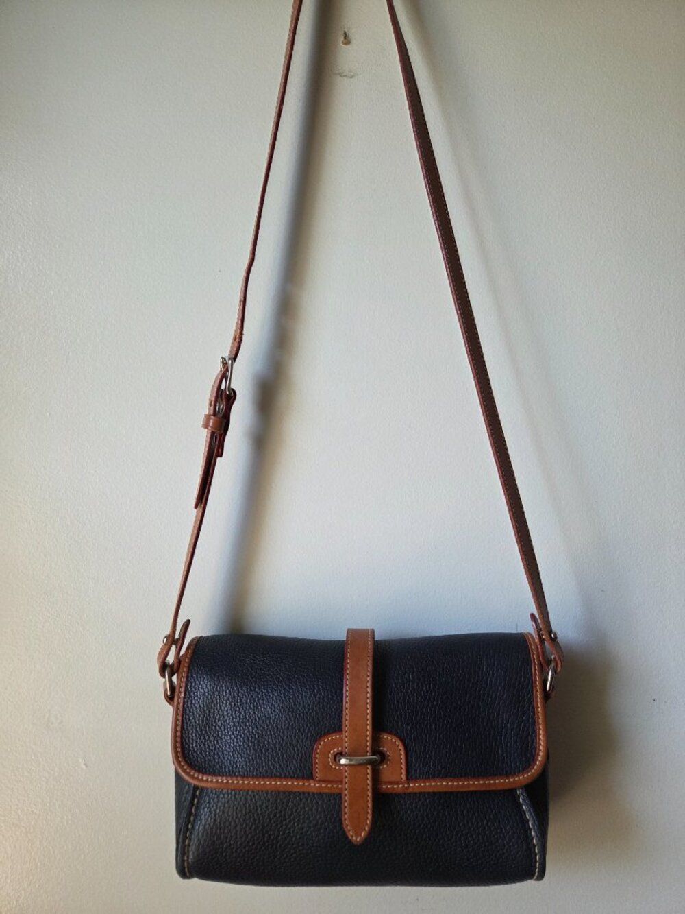 EUC DOONEY & BOURKE THICK PEBBLED GENUINE LEATHER CROSSBODY BAG